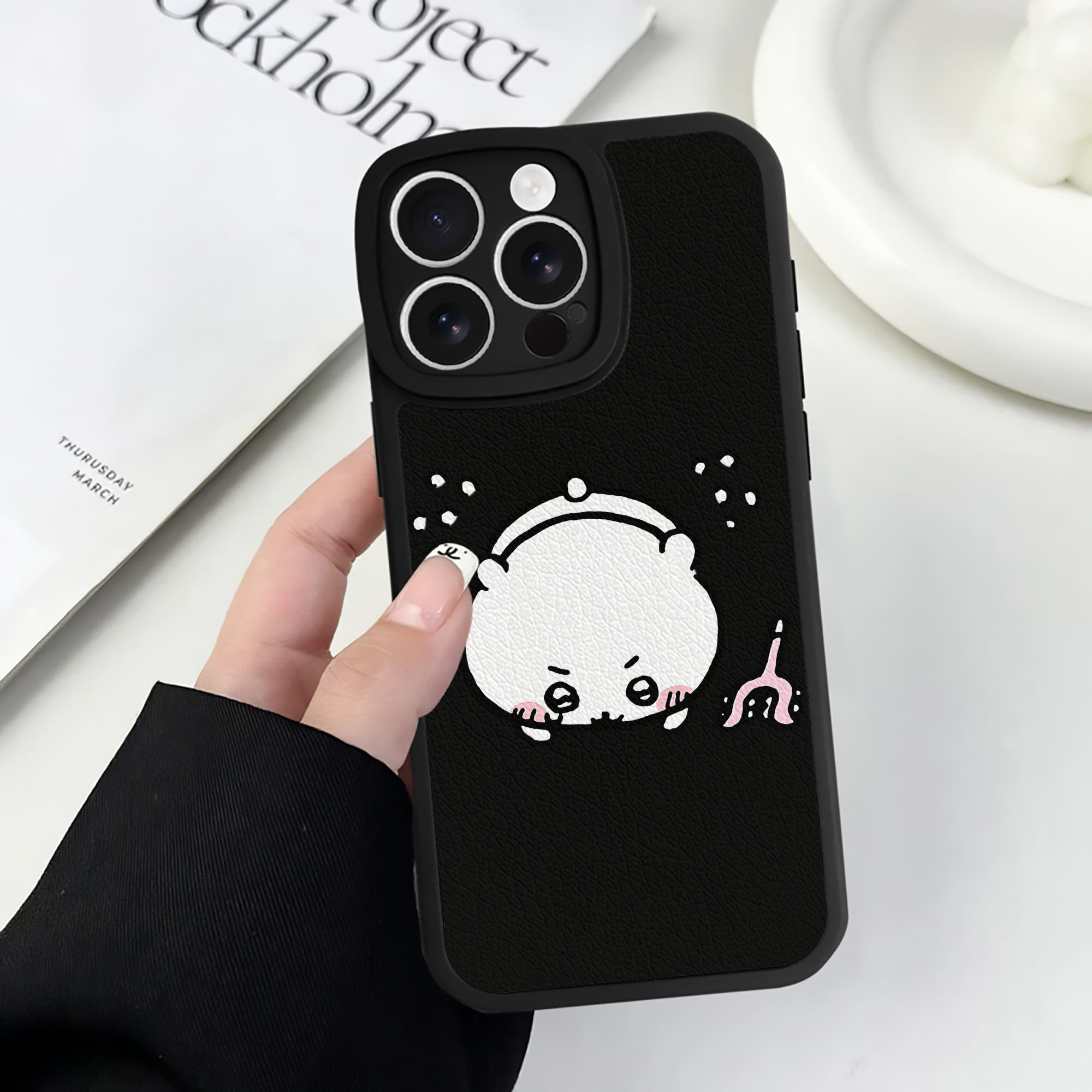 （画像用） ちいかわ ちいかわ Chii-kawa chiikawa 【iPhone 16シリーズ対応】シリコンスマホケース（レザー調） 材質：シリコン